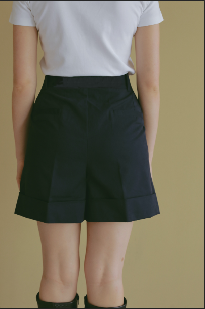 【 price down】タックショートパンツ