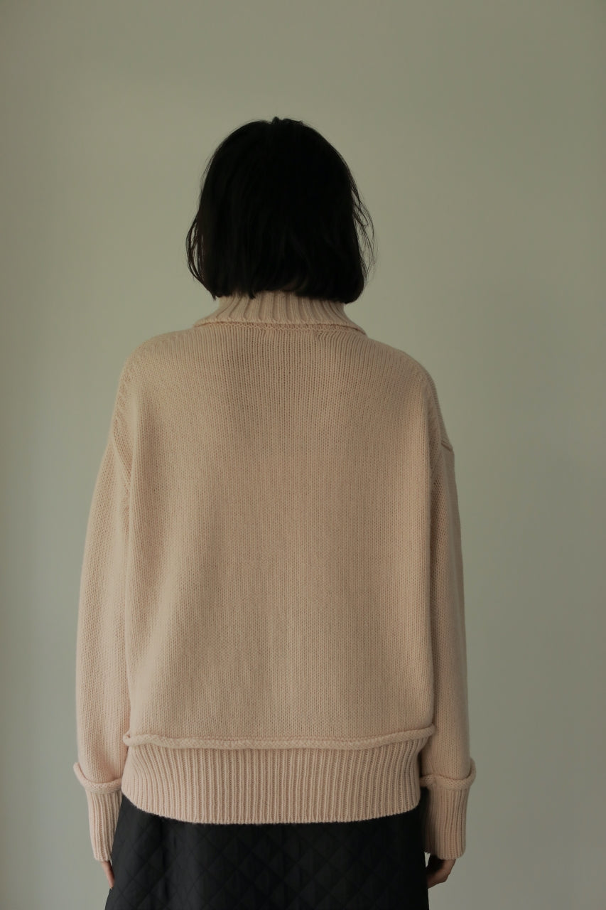 【 price down】カールデザインタートルネックニット