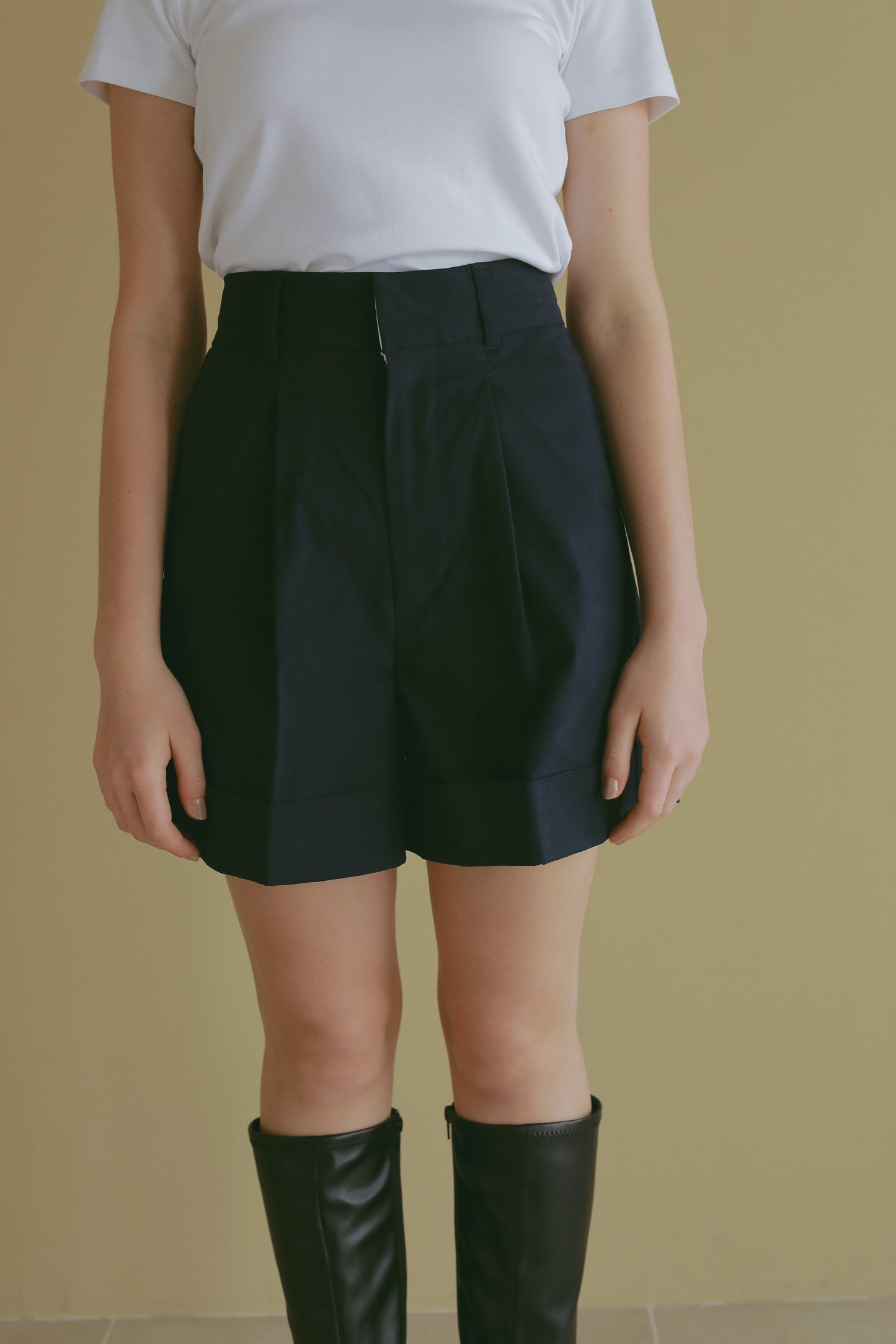 【 price down】タックショートパンツ