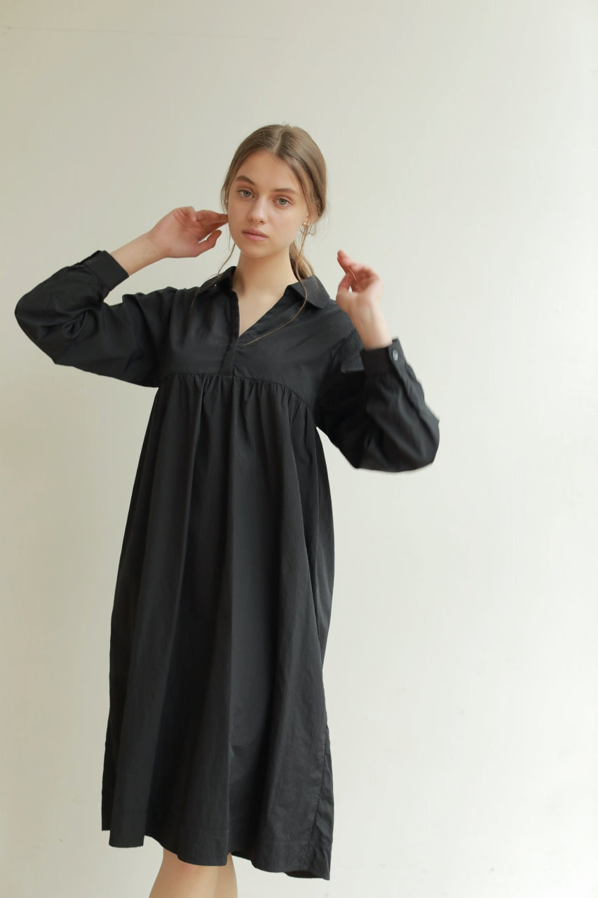 スキッパーシャツワンピース,すっきりとしたシルエットパンツと合わせてもかわいい。黒シャツです。