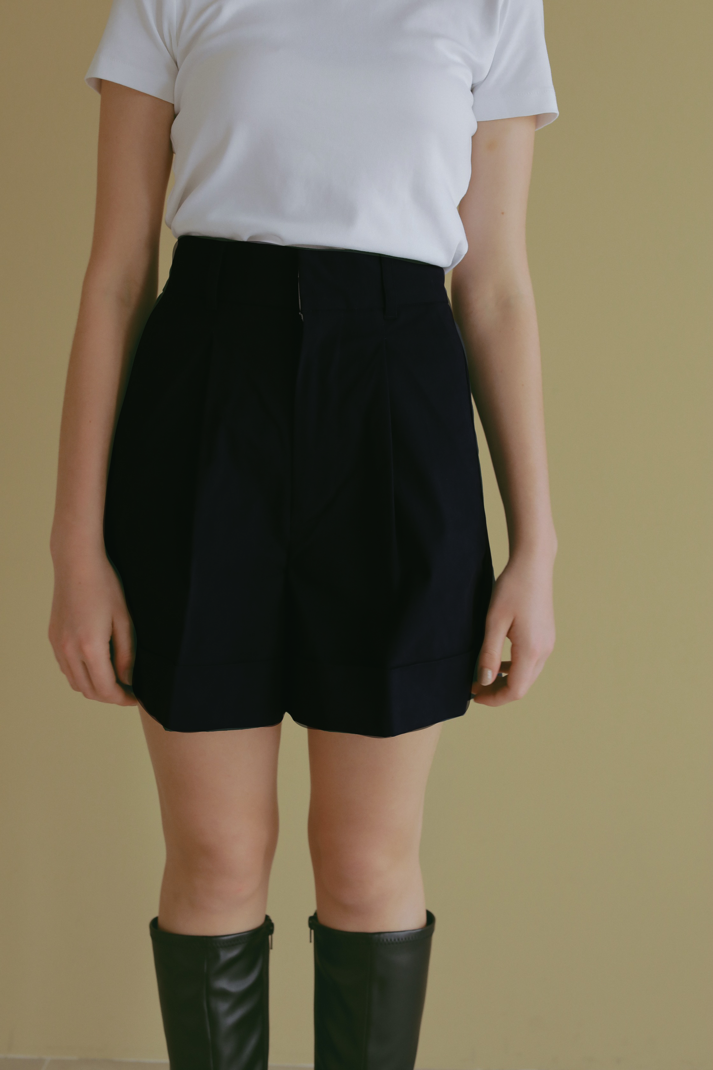 【 price down】タックショートパンツ
