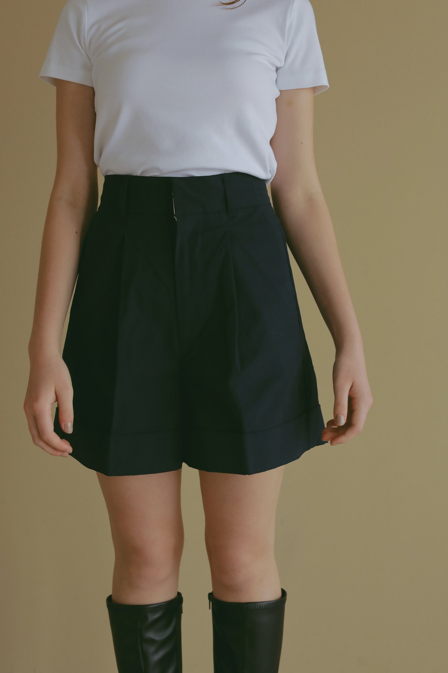 【 price down】タックショートパンツ